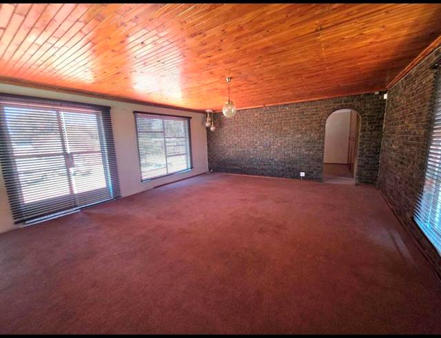 5 BEDROOM HOUSE FOR SALE IN FREEWAY PARK